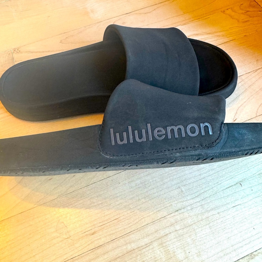 Barely worn Lululemon slides